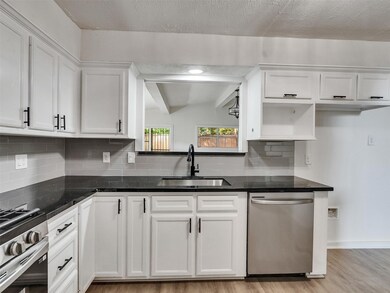 5627 Southbrook Dr, Houston, TX 77033 - photo 5