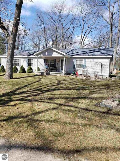 5369 E 10th St, Au Gres, MI 48703 - photo 2