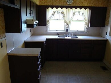 209 E Walnut St, Portland, IN 47371 - photo 3