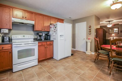 10510 Evanwood Dr, Louisville, KY 40228 - photo 7