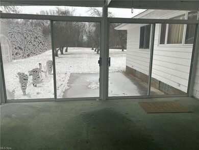 3 seasons room