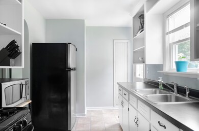 415-Strathmore-Rd-Lansing-MI-48910-5 - C