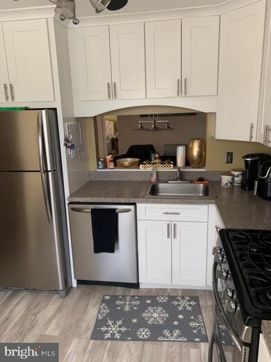 204 Firethorne Ct unit 204, Sewell, NJ 08080 - photo 2