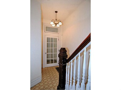 Entry/Foyer.