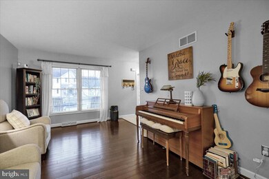 1008 Leanne St, Reading, PA 19605 - photo 7