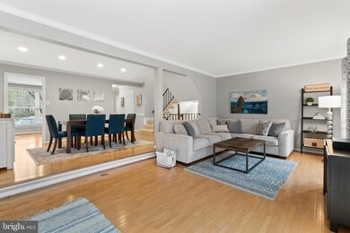 7913 Bethelen Woods Ln, Springfield, VA 22153 - photo 5