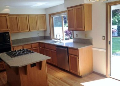 14581 NE 57th St, Bellevue, WA 98007 - photo 6