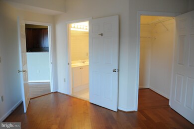 Lillian Court unit 419, McLean, VA 22102 - photo 3