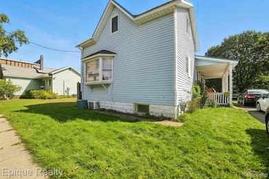 113 Hancock St, Manistee, MI 49660 - photo 3