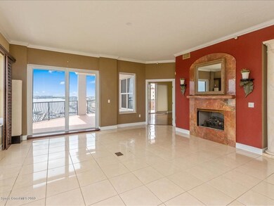 12-Family Room (2)