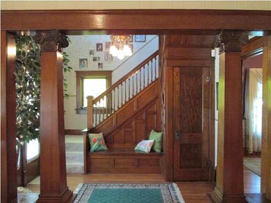 Amazing Foyer with quarter-sawn oak woodwork in fr