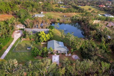 Country living minutes from Siesta Key & Downtown Sarasota!