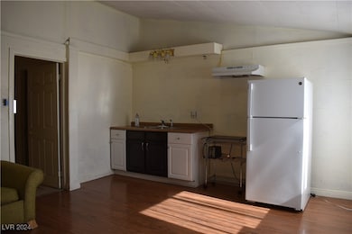 Kitchen in Unit 1140
