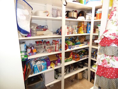 1722 Hollybrook Dr, Nacogdoches, TX 75965 - photo 7