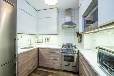 Newport East Co-op unit C1003, New York, NY 10021 - photo 7