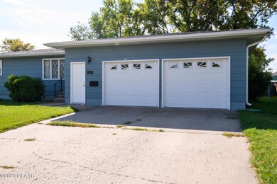 0797 806 Walnut St-DevilsLake