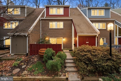 1432 Greenmont Ct, Reston, VA 20190 - photo 3