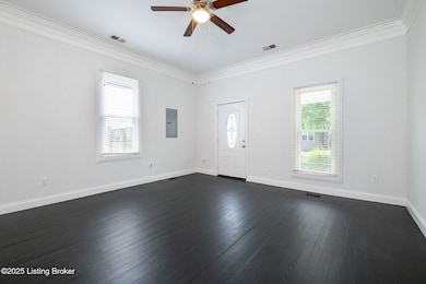 631 Lynn St-17