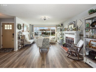 901 E 18th St, the Dalles, OR 97058 - photo 3