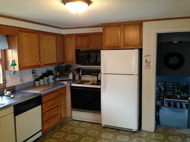 14 Village Cir, Warwick, RI 02888 - photo 3