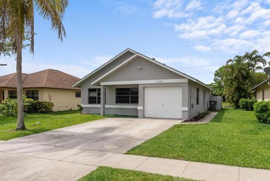 1439 Summit Run Cir, West Palm Beach, FL 33415 - photo 3