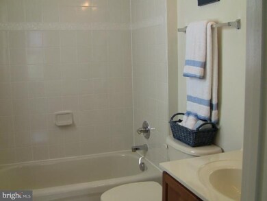 43088 Valiant Dr, Chantilly, VA 20152 - photo 2