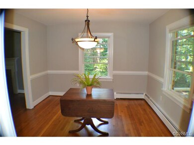 dining room with chair rail