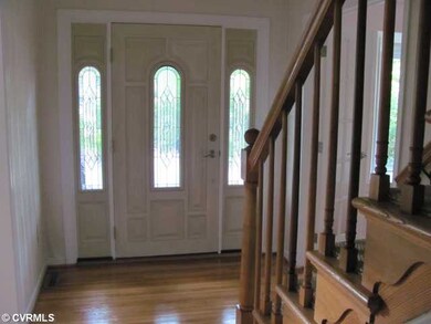 Foyer - Beautiful Entrance w/Hardwood Floors