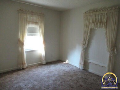 928 SW Medford Ave, Topeka, KS 66606 - photo 4