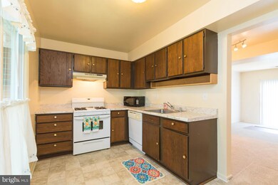 9466 Abingdon Ct, Manassas, VA 20109 - photo 3