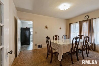 633 W 17th St, Davenport, IA 52803 - photo 6