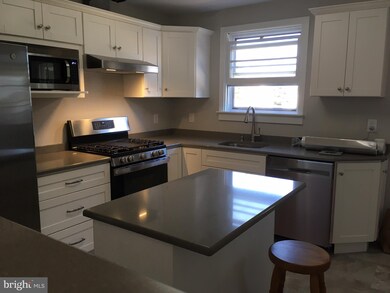 310 S Dupont Rd, Newport, DE 19804 - photo 2