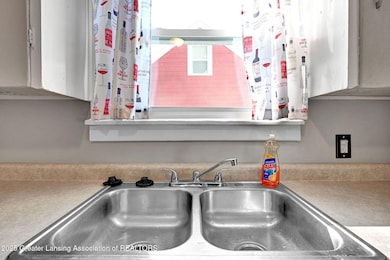 1408 E Oakland Ave, Lansing, MI 48906 - photo 5