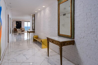 Foyer Hall MLS