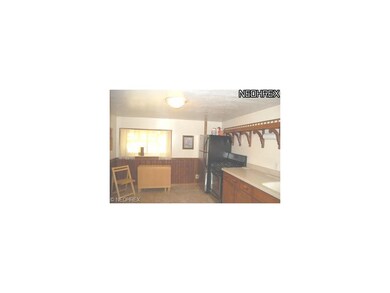 Kitchen w/ granite countertops