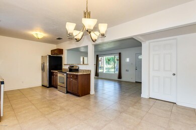 Big Kitchen w/dining area