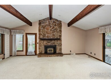 Living Room w/vaulted ceiling