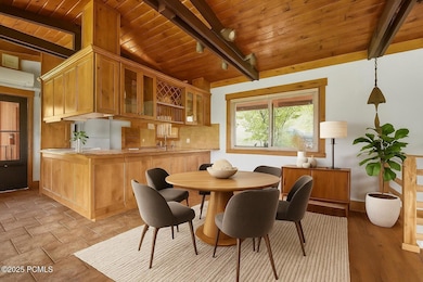 Staged Dining