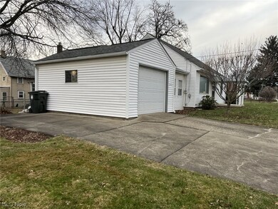 2421 Gibbs Ave NE, Canton, OH 44714 - photo 2
