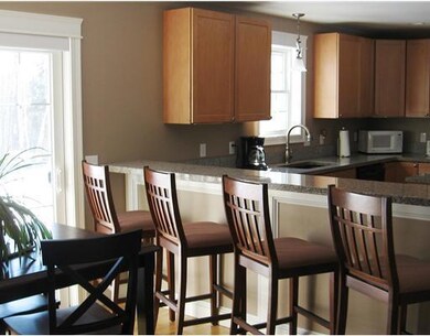 Kitchen. Eat-In