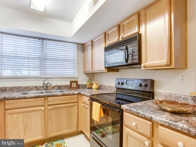 2758 Bordeaux Place unit 25C15, Woodbridge, VA 22192 - photo 6