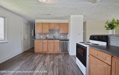 3921 Pleasant Grove Rd, Lansing, MI 48910 - photo 6