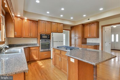 6611 Hunter Trail Way, Frederick, MD 21702 - photo 5