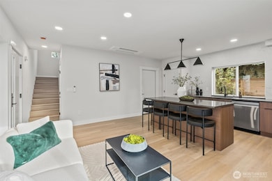 14306 Roslyn Place N, Seattle, WA 98133 - photo 4