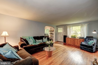 3207 Spring Dr, Alexandria, VA 22306 - photo 2