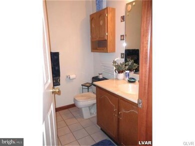 2764 Tamlynn Ln, Easton, PA 18045 - photo 4