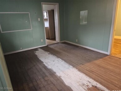 519 N Uhrich St, Uhrichsville, OH 44683 - photo 4