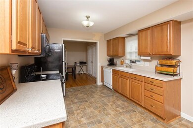 3417 E 29th St, Des Moines, IA 50317 - photo 6