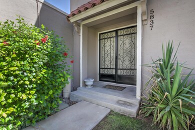 003_Unit Entrance