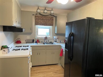 912 Van Buren Ave, Dixon, IL 61021 - photo 4